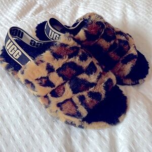 Excellent condition girls Ugg slippers